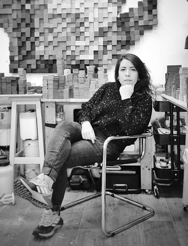 Eva Menezz en su estudio.
